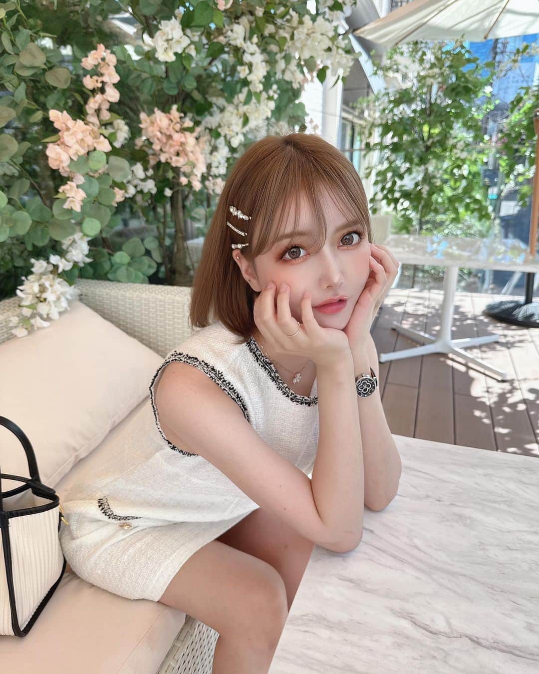 吉川ちえのインスタグラム：「【☘️🍀🌱🌿🍃】 . 最近暑くてアップヘアばっかりだったけど 久しぶり下ろしてみた🥺💕 ワンピースは （ @shein_japan ）だよ✌️ 白で爽やか🫣🩷🩷 . #SHEIN #ワンピースコーデ  #ワンピース」
