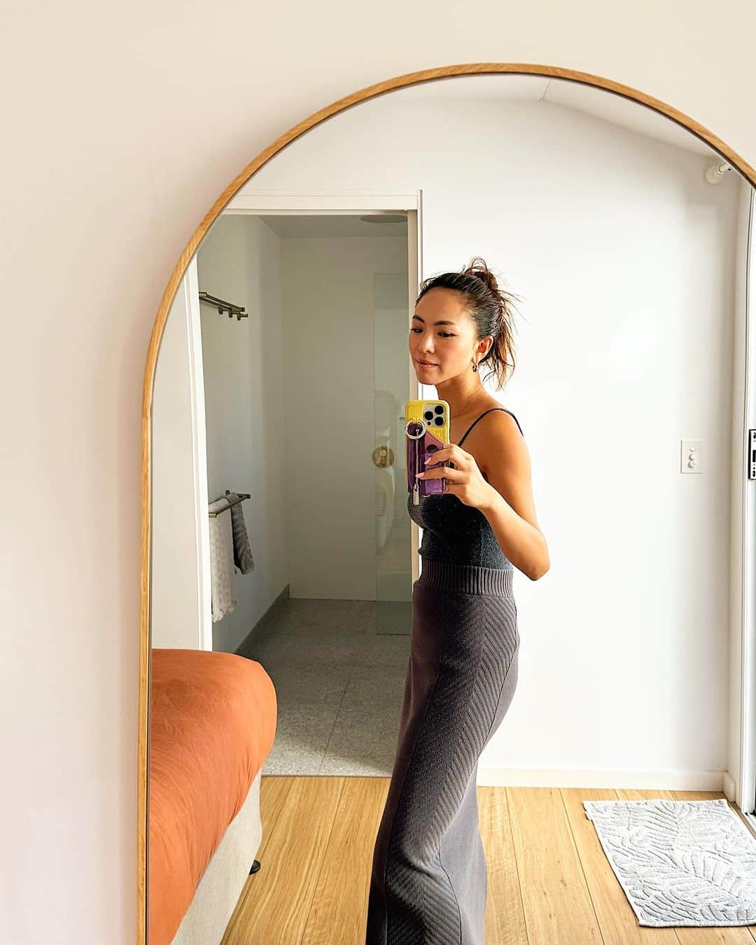 のインスタグラム：「日本に帰国致しました🙏  暑すぎてびっくりしました‼️  もう毎日ビーチスタイルでいたい🙏  @kiginu.official  の ・ローシルク　キャミソール ・ローシルク　ニットスカート  お気に入り❤️  #ビーチスタイル #summerstyle #エシカルライフ」