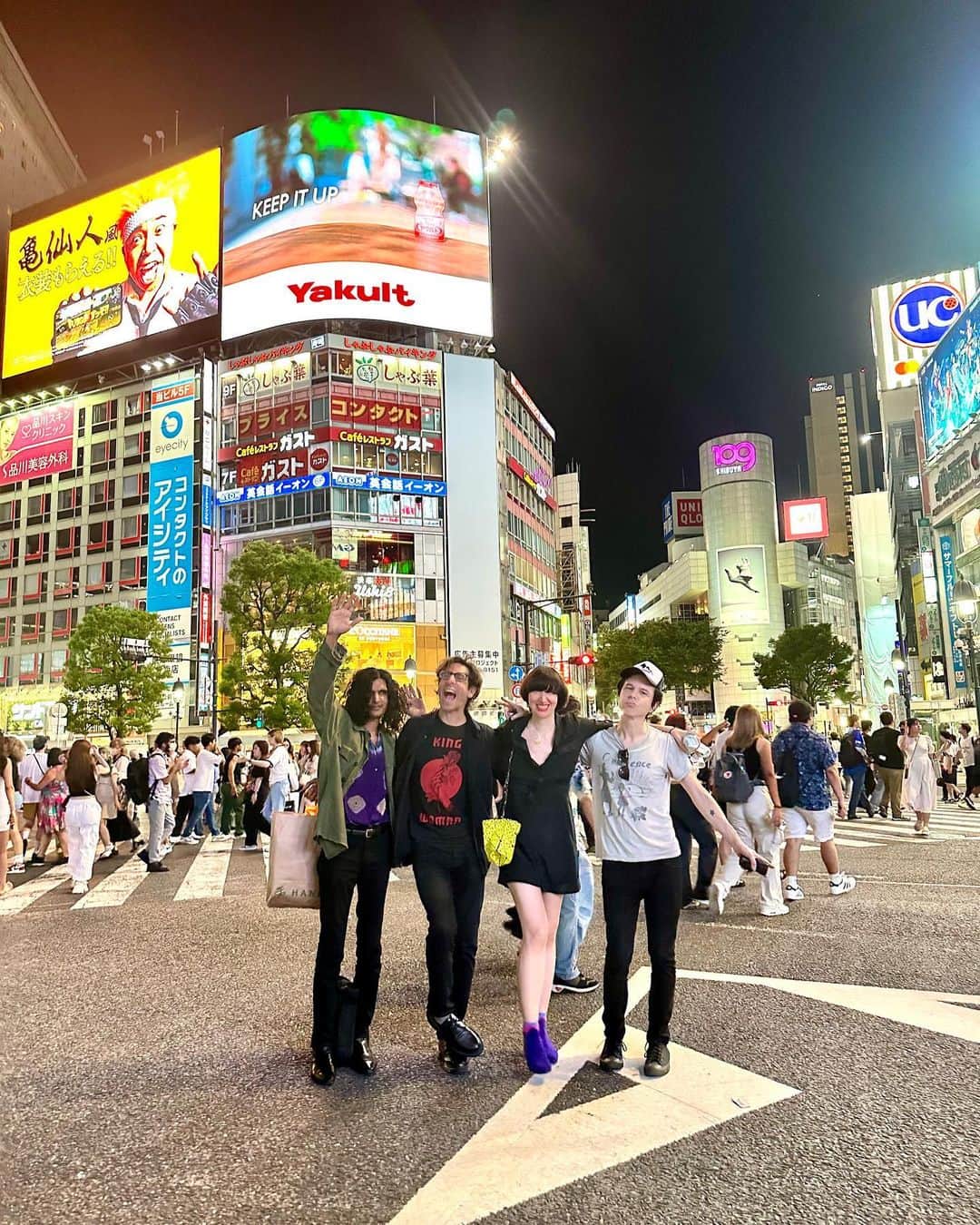 Karen Oのインスタグラム：「That’s a wrap Tokyo! Our love for you runs deep 🌊  Our last visit was 2010, what a joy to have both my band family and my non band family with me 13 years later 🥹 to share beautiful meals and music with friends, next visit will be much much sooner!」