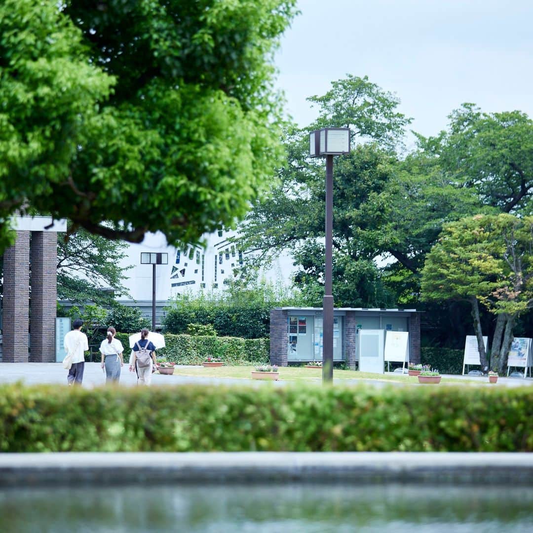 のインスタグラム：「夏休みに入ったばかりの新座キャンパスの様子です。毎日暑い中みなさんどのように過ごされてますか？ #立教大学 #新座キャンパス #coregraphy #photography #ファインダー越しの私の世界」