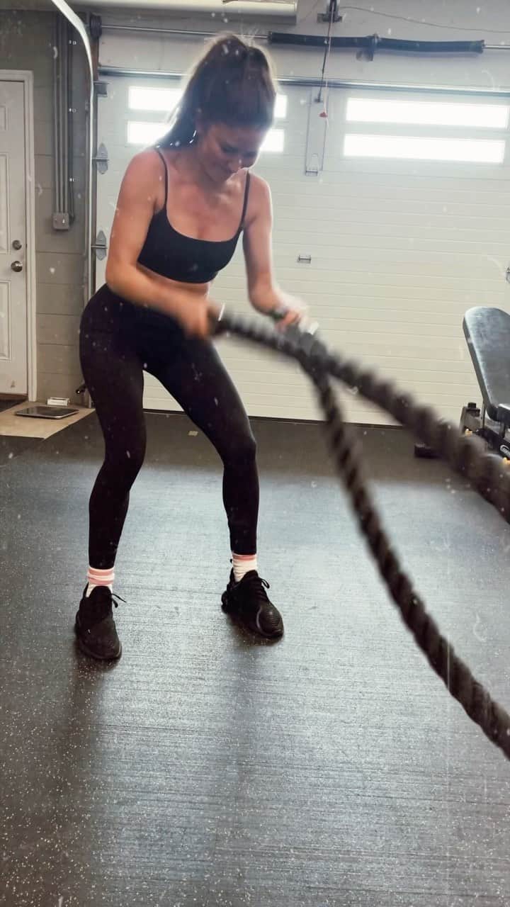 ケイトリン・ブリストーのインスタグラム：「Gotta toughen up if I’m gonna fight the noise」