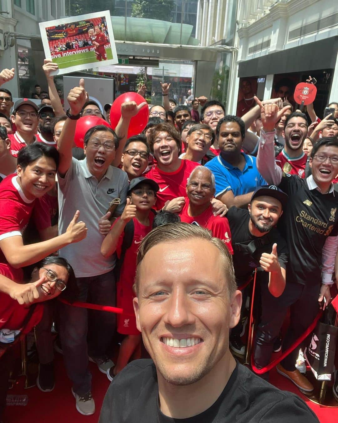 ルーカス・レイヴァのインスタグラム：「When you hear “ once a red, always a red” you must take serious. What an amazing week I had. The love of the supporters showed were incredible. It was so good to see so many friends at the club. Represent Liverpool in any capacity is a privilege and this week I felt incredibly honoured. Looking forward for much more as Liverpool will always be my club. “Once a Red, Always a Red “  YNWA  Thank you @liverpoolfc  Good luck to Jurgen and the boys this season !!!」