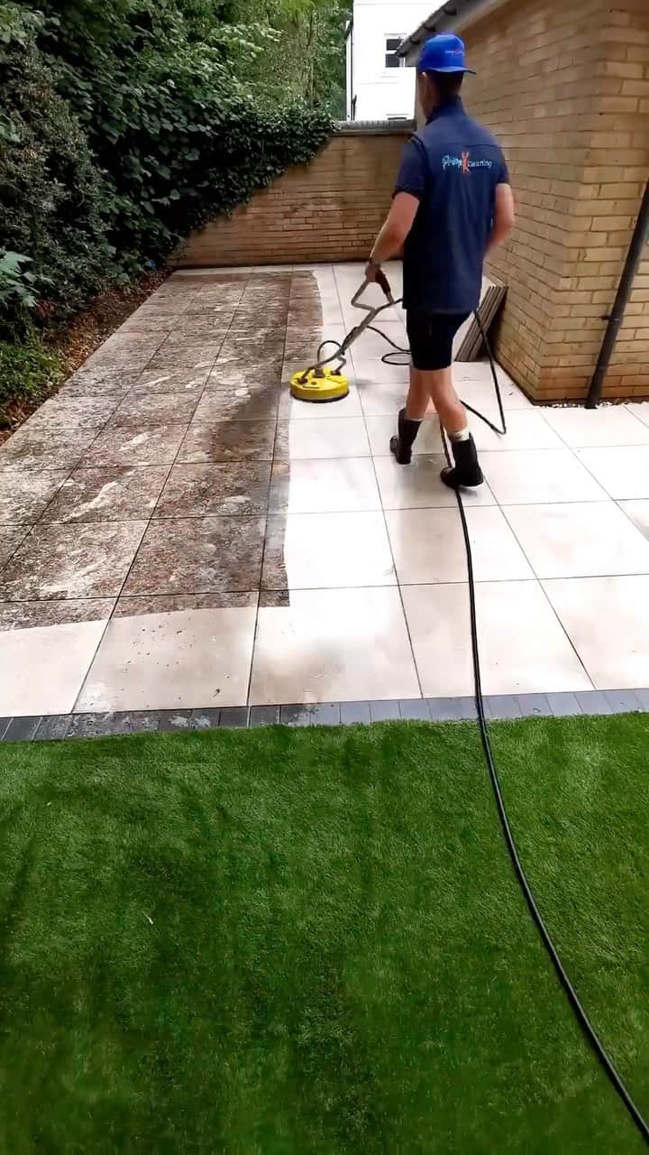 マーニー・シンプソンのインスタグラム：「Keeping @themarceymanor GLEAMING 🤩  We love a satisfying patio clean 😱  Follow @primexcleaning and drop us a message for a free no obligation quote! ✨」