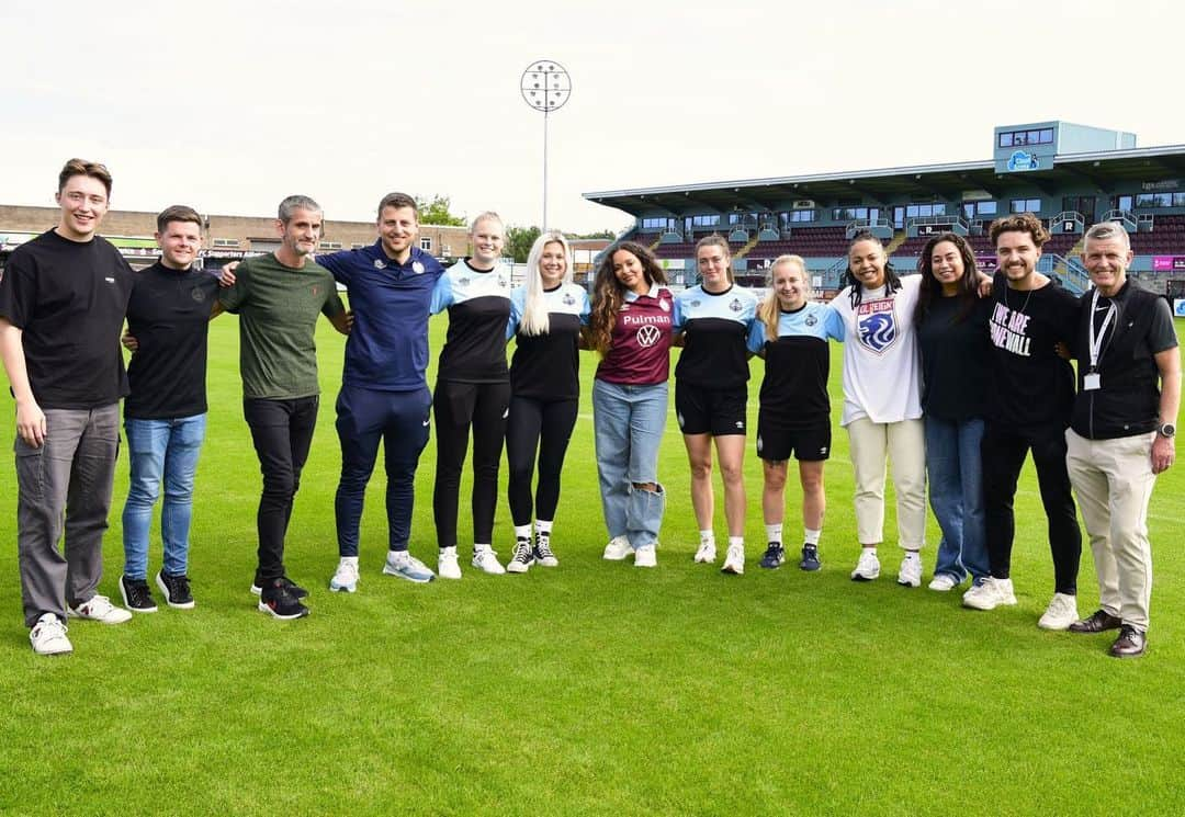 ジェイド・サールウォールさんのインスタグラム写真 - (ジェイド・サールウォールInstagram)「After our Pride event we visited my hometown team @southshieldsfc where Stonewall ran workshops for the Men’s, Women’s, Academy and office teams. As honorary president I’m already proud to be a fan and support SSFC but I’m even more proud that they took the time to educate themselves further on LGBTQ+ inclusion and allyship within football. Safe spaces and inclusivity for all sports teams, individuals, staff members and supporters - across all sports environments - should be non-negotiable. It meant a lot that everyone truly engaged and wanted to understand more about the incredible work of Stonewall and exactly why we support their Rainbow Laces campaign ⚽️🏳️‍🌈」8月3日 2時43分 - jadethirlwall