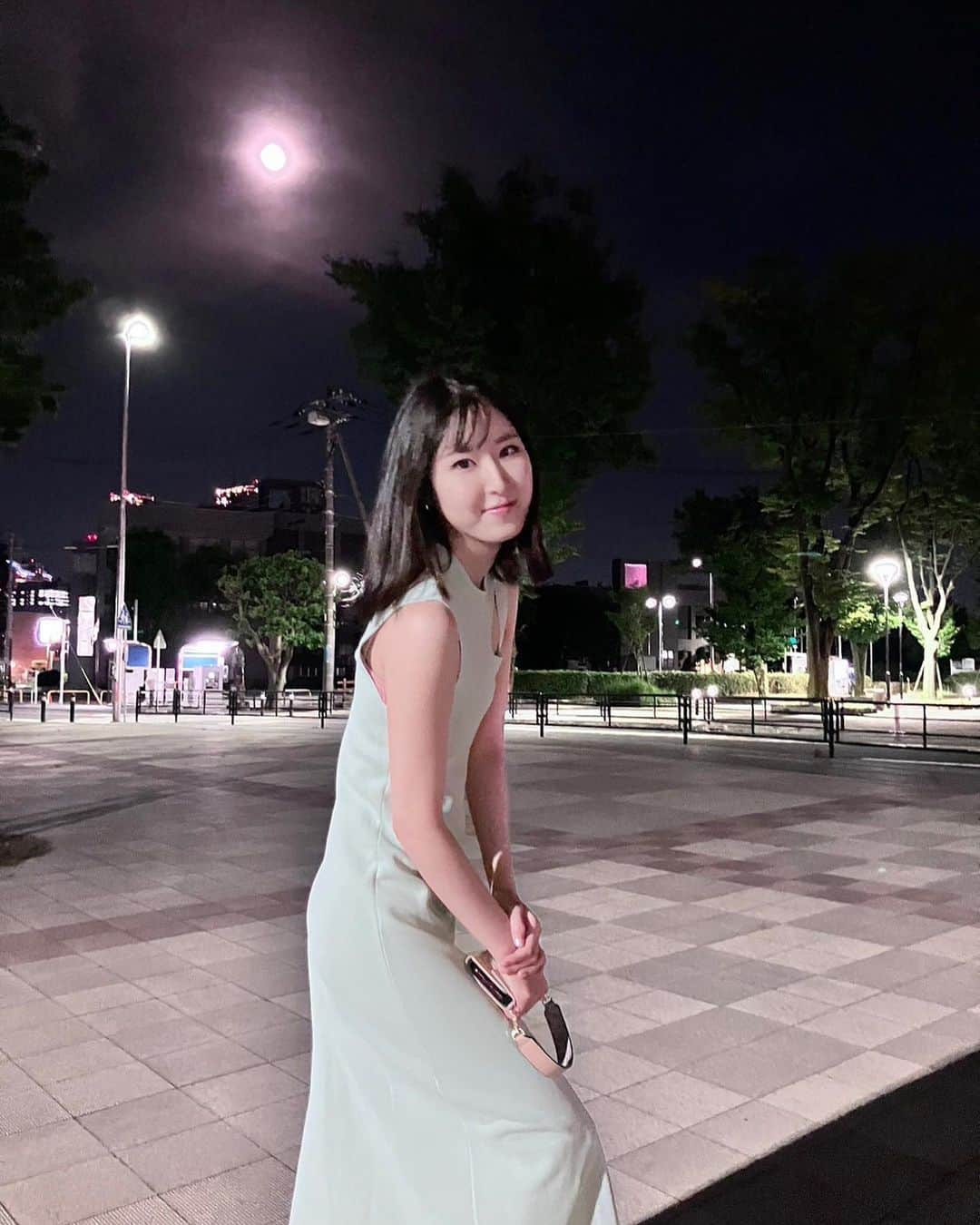 大久保初夏のインスタグラム：「月🌕が綺麗ですね  #良い曲が #書けそうな #そんな夜 #明日の #みなさんが  #今日より #もっと #幸せで #ありますように #夜が好き #夜行性  #moon #beautiful #beautynight  #fingercrossedforyou #wontbewrong #mysong #mamekurogouchi」