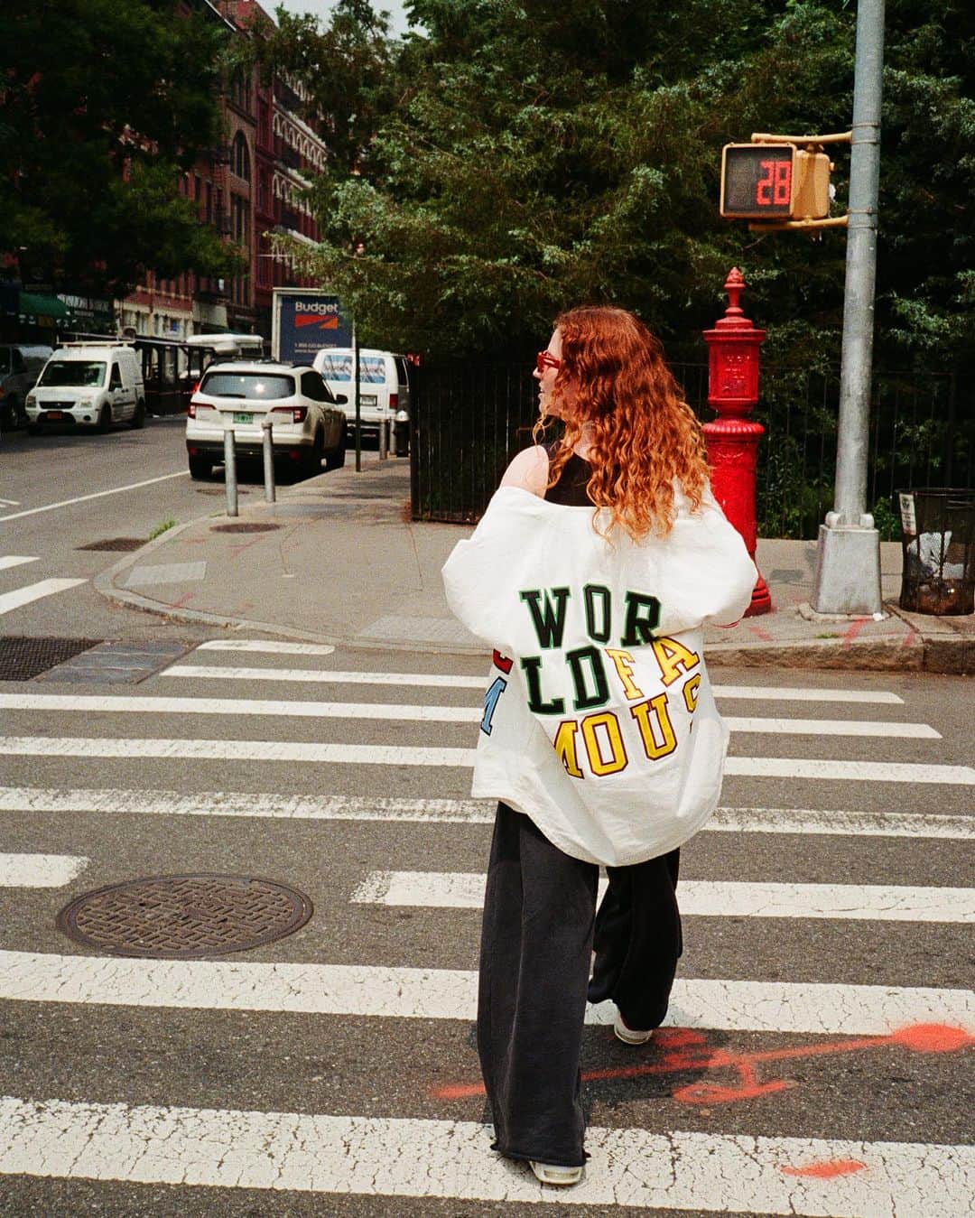 ジェス・グリンのインスタグラム：「Strolling in to the unknown.. What you got for me?」