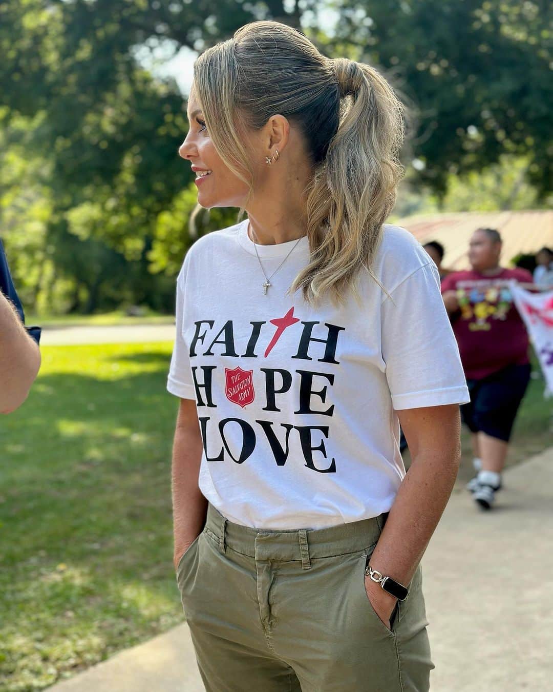 キャンディス・キャメロン・ブレのインスタグラム：「What a blessing this day has been to me ❤️ I always love spending time with my @salvationarmyus family, but seeing the joy in the hearts of these kids was unmatched!」