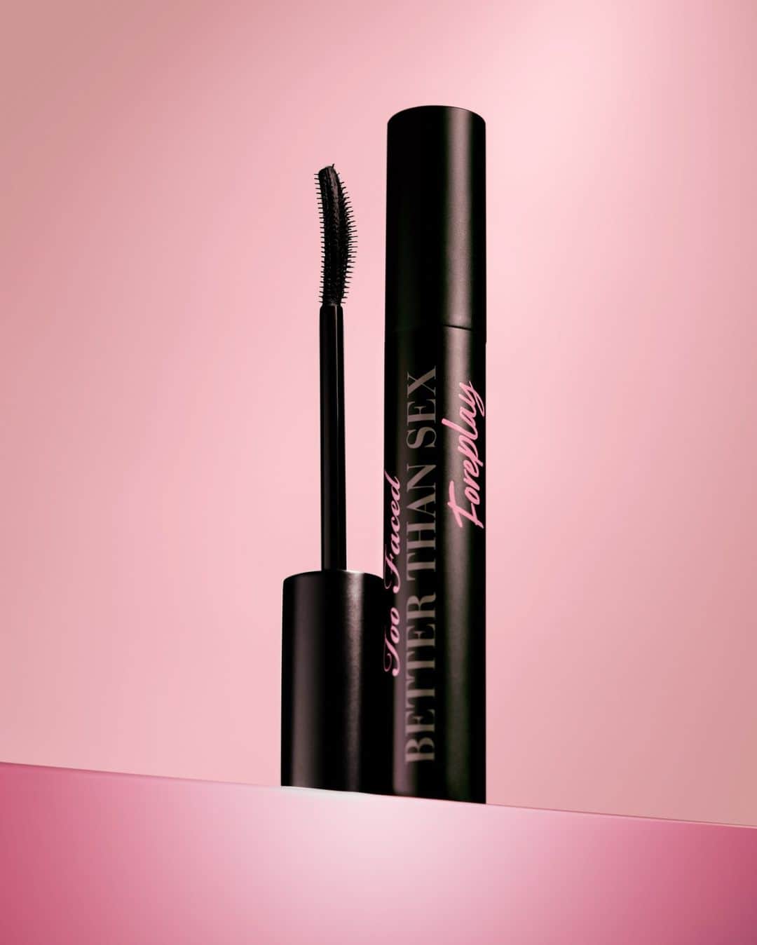 Too Facedのインスタグラム：「Meet our NEW Instant Lengthening, Lifting, and Thickening Mascara Primer! 😍 This pitch-black pigmented lash primer wraps lashes in a nourishing blend of Argan & Grape Seed Oils that helps keep your lashes up all day and all night! 💖 Tap to shop! #toofaced #tfcrueltyfree」
