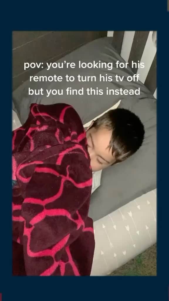 Kids Are the Worstのインスタグラム：「You can’t eat it slow if it’s Quik. 😆😆  Who used to eat this instead of making the drink as a kid? 🤚   🎥TT:belllelynn #kidsaretheworst」
