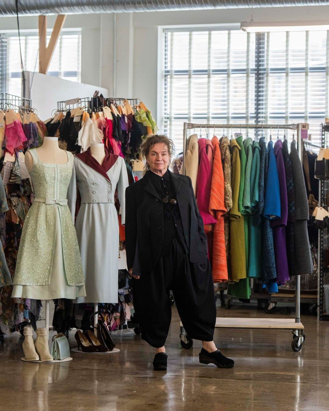 のインスタグラム：「Many eras coexist inside the studio of the Emmy-winning costume designer Donna Zakowska, who recently received her fifth nomination for her work on “The Marvelous Mrs. Maisel.”   @dzakowska’s passion for her art is instantly palpable to anyone visiting her workshop at the Steiner Studios in Brooklyn, where much of the show was filmed. The space is a vast confectionery of the vibrant 1950s-style fashions she created for “Mrs. Maisel”: hats bedecked with jewels or feathers; swing coats in tones of crimson, emerald and teal; racks of suits and blouses.  Her life has been steeped in nearly all aspects of performance and design. After graduating from Barnard, she started her career as a professional dancer. She went on to study painting and drawing at the École des Beaux-Arts in Paris, and then, in the mid-1980s, attended the Yale School of Drama in costume, lighting and set design.  “There’s a sensuality and a tactile aspect to fashion,” she said in an interview with The New York Times. “I’m always thinking about the quality of the garment, the fabric, the way it plays with light and air and movement — about the emotional impact of color.”  Read more about Zakowska’s approach to costume design at the link in bio. Photos by @hiroko.masuike」