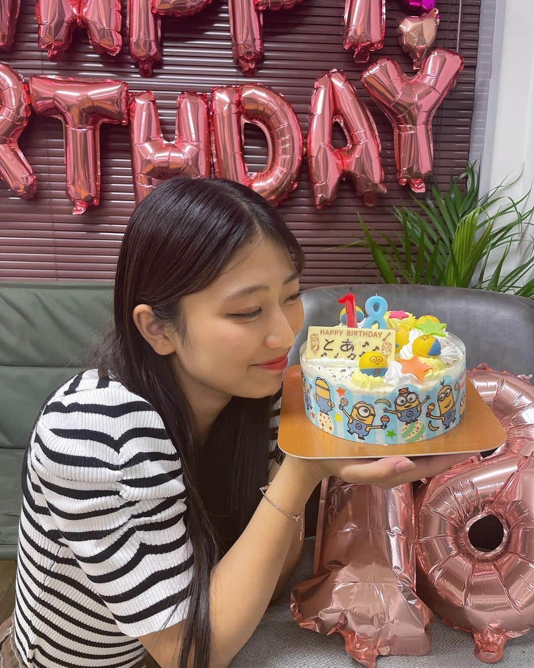 山口永愛のインスタグラム：「先日事務所の方々がとあのお誕生日をお祝いしてくださりました😭💘  とても素敵な環境で活動させていただくことができて本当に幸せです😌  18歳もたのしむぞがんばるぞー！！！  #今日好き #今日好きになりました #チュンムン編 #山口永愛 #とあ」