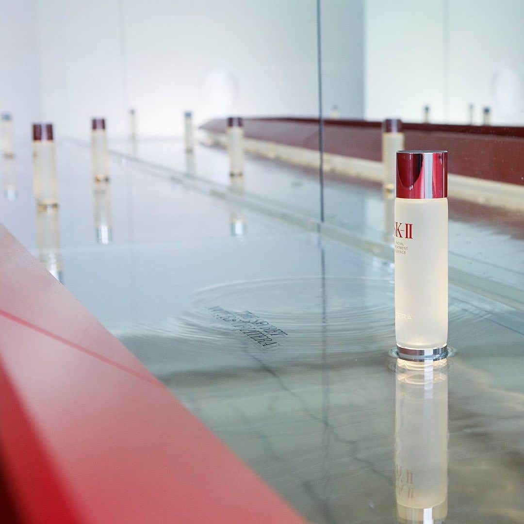 SK-II's Official Instagramさんのインスタグラム写真 - (SK-II's Official InstagramInstagram)「Loved by many, PITERA™ contains secrets known to only a few. Through a unique fermentation process, each drop contains 10,000 living yeast cells and 50 micronutrients. ✨  #SKIITheSecretKey #SKIISECRETKEYHOUSE」8月2日 18時41分 - skii
