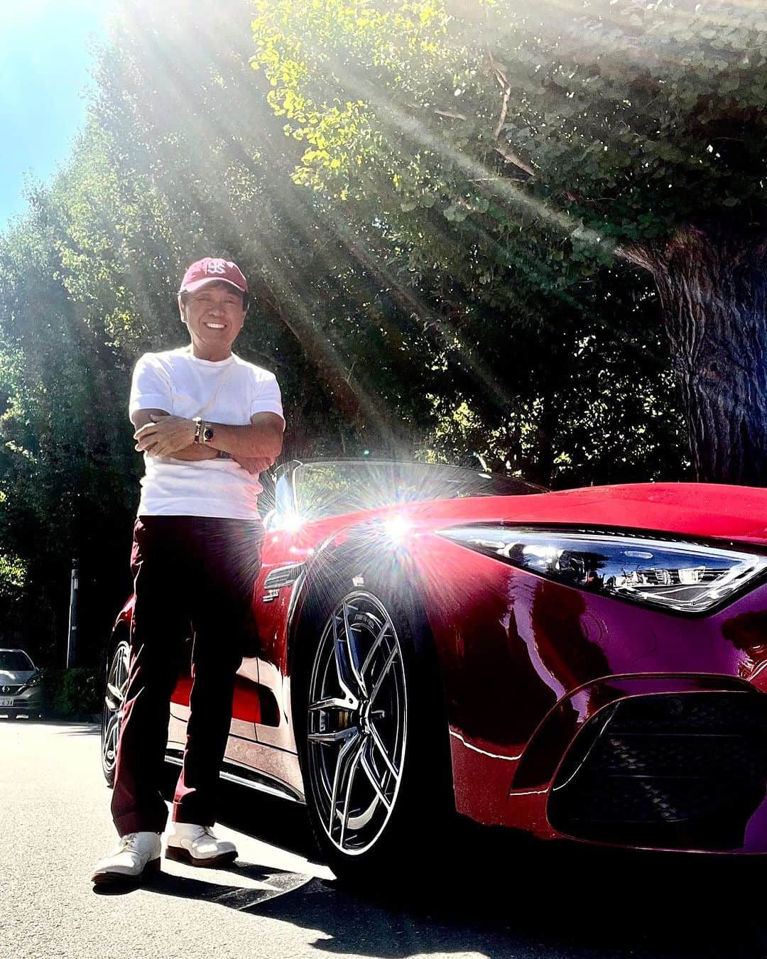 のインスタグラム：「試乗してみました…🚗💨 メルセデスAMG SL。 オープンでの走りは気持ちいい！ 後ろの2シーターは子供だったらいけるね❣️😊👍 #MercedesSLamg」
