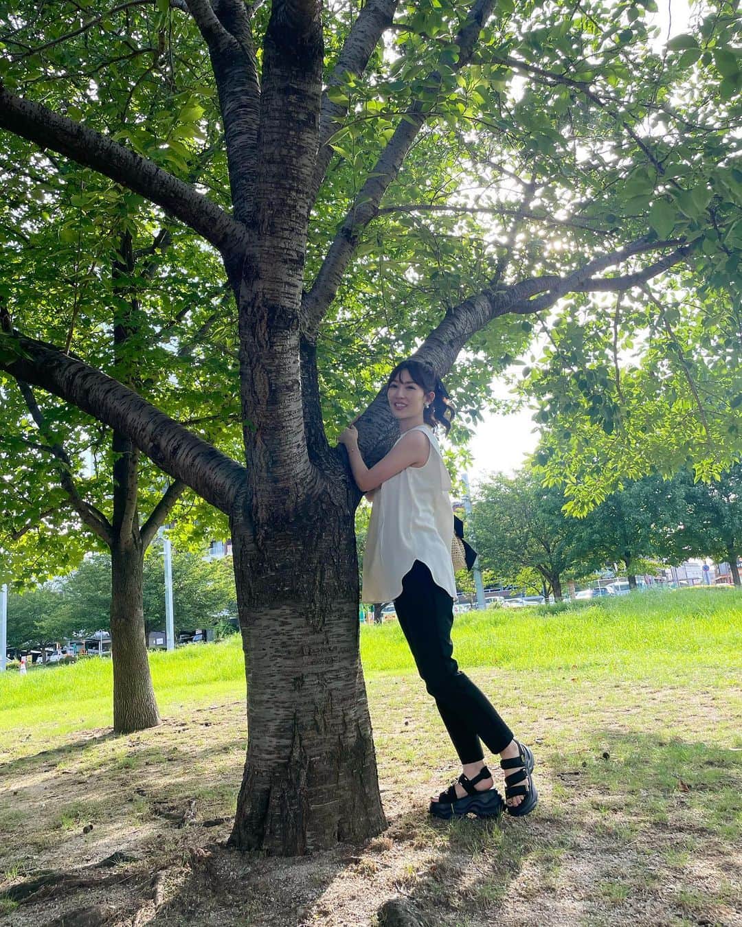 梅野舞さんのインスタグラム写真 - (梅野舞Instagram)「小倉港の近くには あさの汐風公園があります。  緑がたくさん とても気持ちの良い公園✨✨  #帰省中#北九州#北九州市#小倉#公園#あさの汐風公園#緑がいっぱい #気持ちの良い#樹々に囲まれて #癒される#instagood#instagram#instagram japan」8月2日 18時43分 - mai.umeno