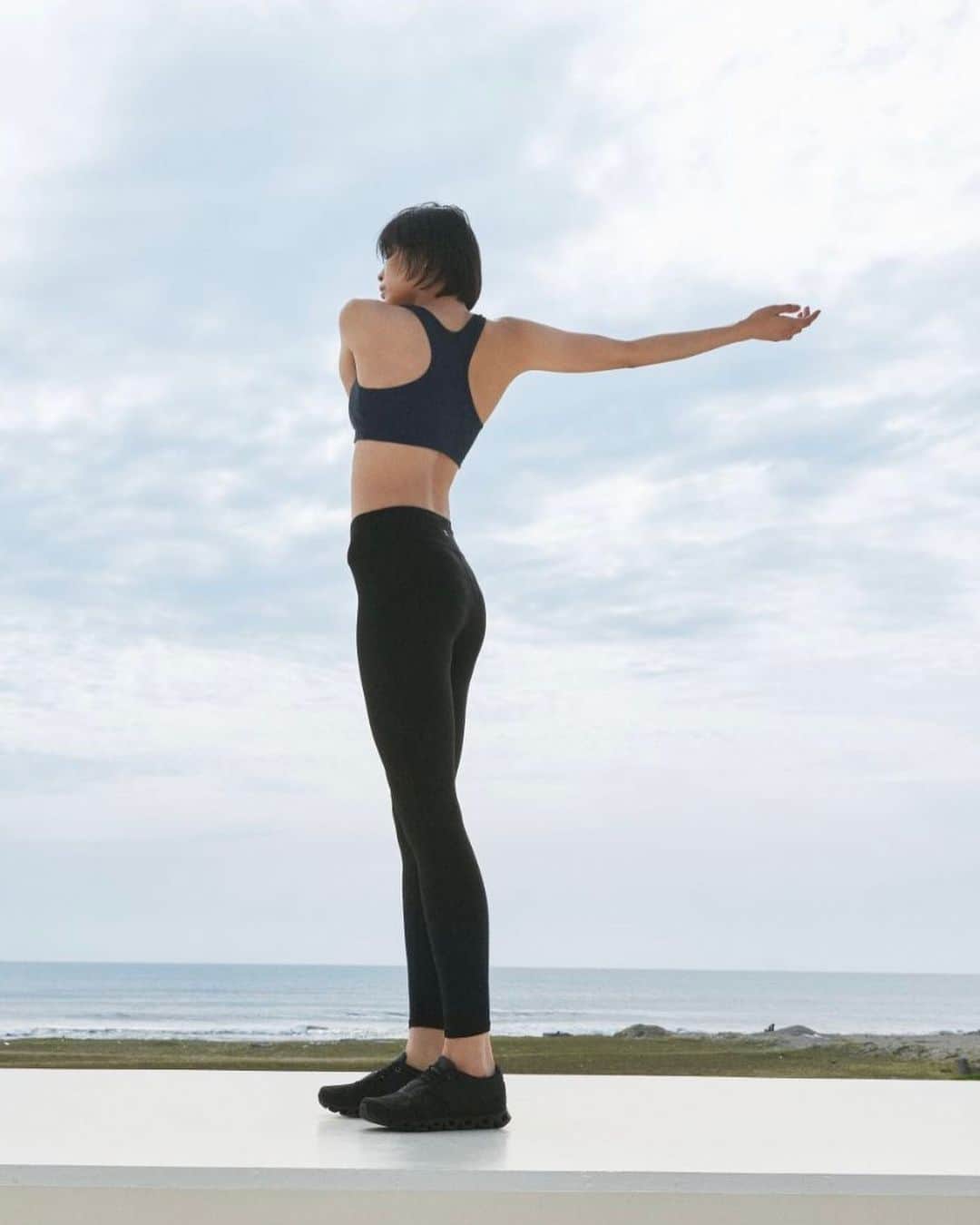 DANSKIN Japanのインスタグラム：「【DANSKIN LEGGINGS】LIGHT SUPPORT ランニング、ヨガ、バレエなどさまざまなスポーツシーンからリラックスタイムまで。 アクティブなライフスタイルを送るあなたの24時間 365日に寄り添うDANSKINのレギンス。  ─────────────── LIGHT SUPPORTは、アクティブからリラックスシーンまで寄り添う、セカンドスキン(第二の肌)のように身体に馴染むライトな着心地の快適レギンスです。  🏷ALL DAY ACTIVE LEGGINGS DA222103　￥8,800(tax incl.)  スポーツシーンからリラックスタイムまで、あなたの24時間寄り添うコンフォートレギンス  ☑ダンスキンのロングセラーレギンス ☑セカンドスキン(第二の肌)のように身体に馴染むやわらかい着心地 ☑アクティブなライフスタイルに嬉しい高機能 └汗を早く乾かす吸汗速乾機能 └紫外線カット率85%以上のUVケア機能 └においの発生を抑えるPolygiene®による抗菌防臭機能 ☑環境配慮素材を使用したGREEN MATERIALアイテム  おすすめの着用シーン ヨガ／ワークアウト／デイリー／リラックス  詳細は画像の商品タグをご覧ください。 ─────────────── 画像右下ボタンで保存しておくと後からチェックするのに便利です🔖  #danskin #danskinjapan #ダンスキン #こころとからだ #わたしを生きる」