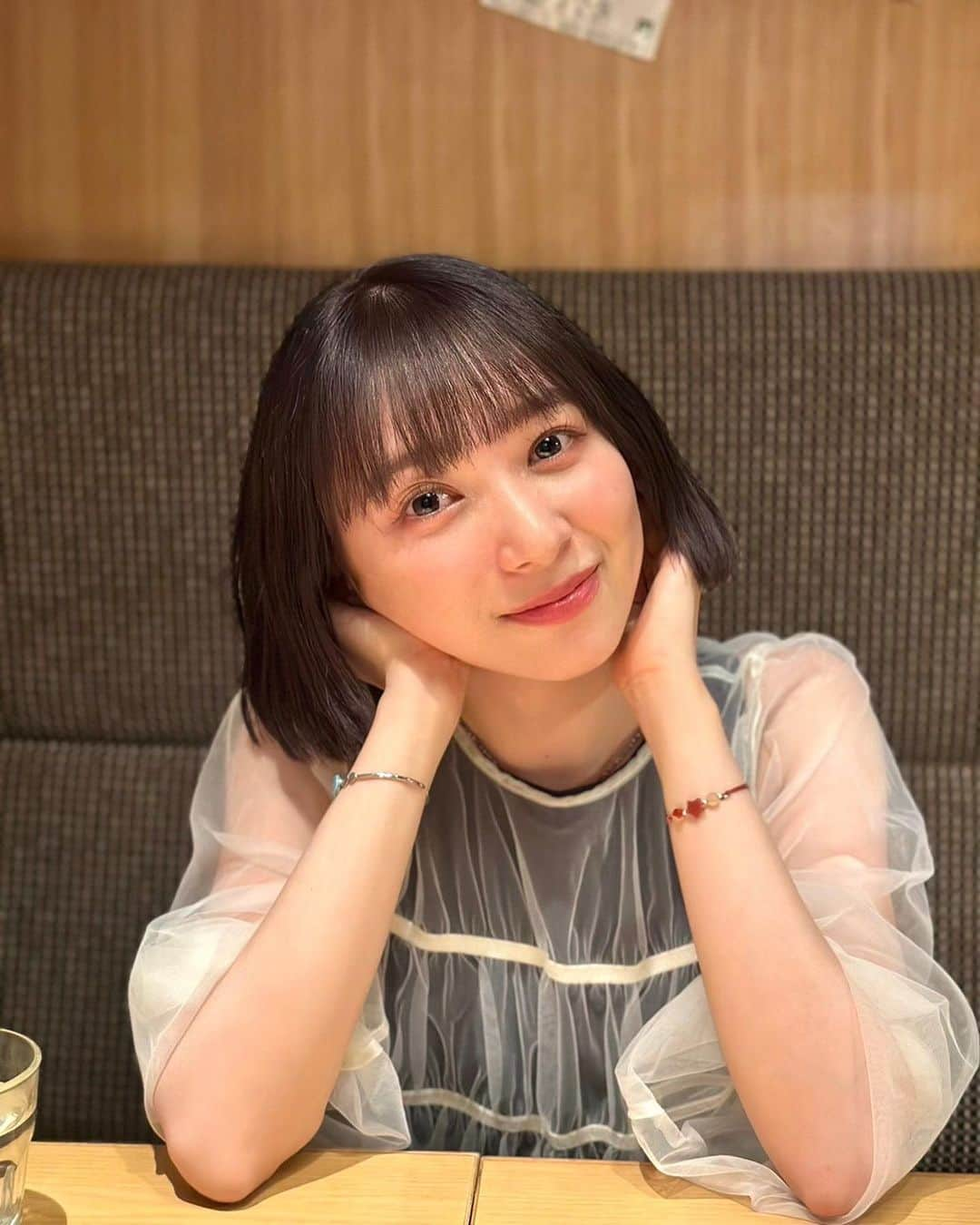 佐藤詩織のインスタグラム：「皆さんの夏を感じるものって何ですか？🌻教えてください♡」