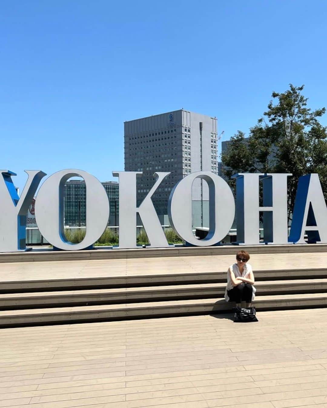 キム・ソナのインスタグラム：「#横浜 久しぶり~^^  정말 ... 더웠던 기억이 전부일듯했던 더위☀️☀️ #lategram   ♪♪♪♯世界でいちばん熱い夏 プリプリの🎶大好きだった曲🩷」