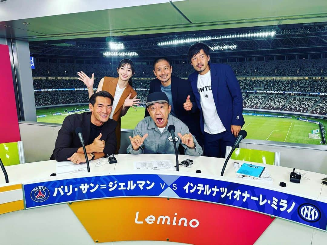 松井大輔のインスタグラム：「昨日PSG対インテル  面白い試合でした。 1人だけ真顔😐  #soccer #enjoy #football #psg #paris #milano #italy  #france #パリサンジェルマン #インテル #フランス #パリ #イタリア #サッカー #国立競技場」