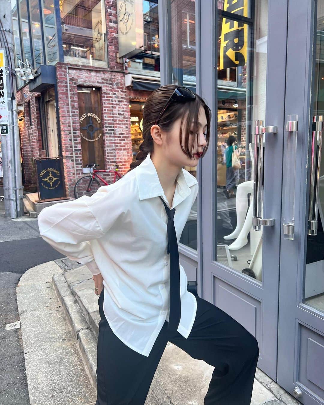 椎名亜美のインスタグラム：「彼女がこういう服装はあり？🐜」