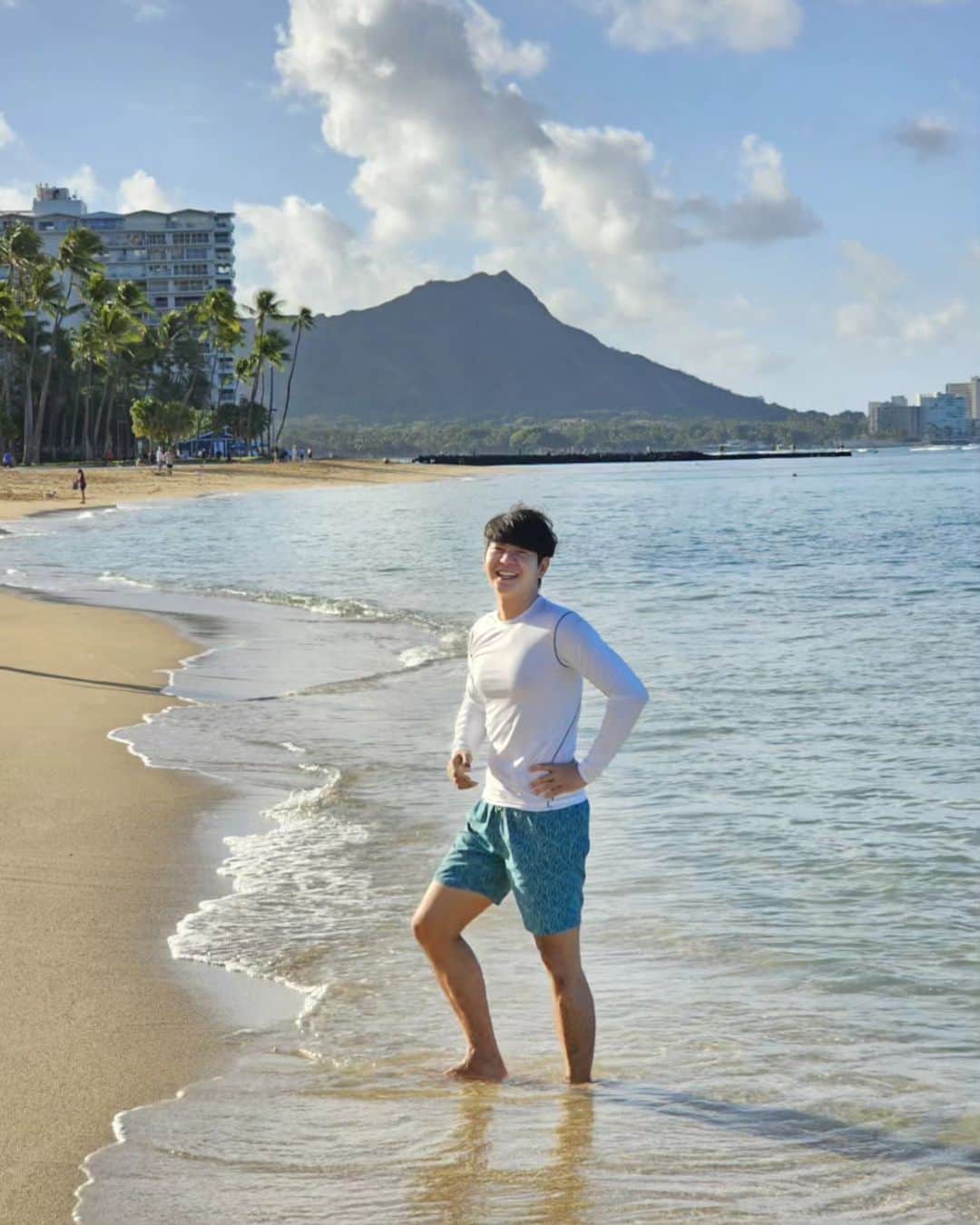 アイス・サランユーさんのインスタグラム写真 - (アイス・サランユーInstagram)「Beach Day🌞 ทั้งวัน กับชายหาด  เช้าที่ Waikiki  บ่ายกับ ลุงเต่า ที่หาด Laniakea,North shore #hawaii #waikiki #icesarunyuinhawaii  #icesarunyuaroundtheworld」8月2日 18時51分 - icesarunyu