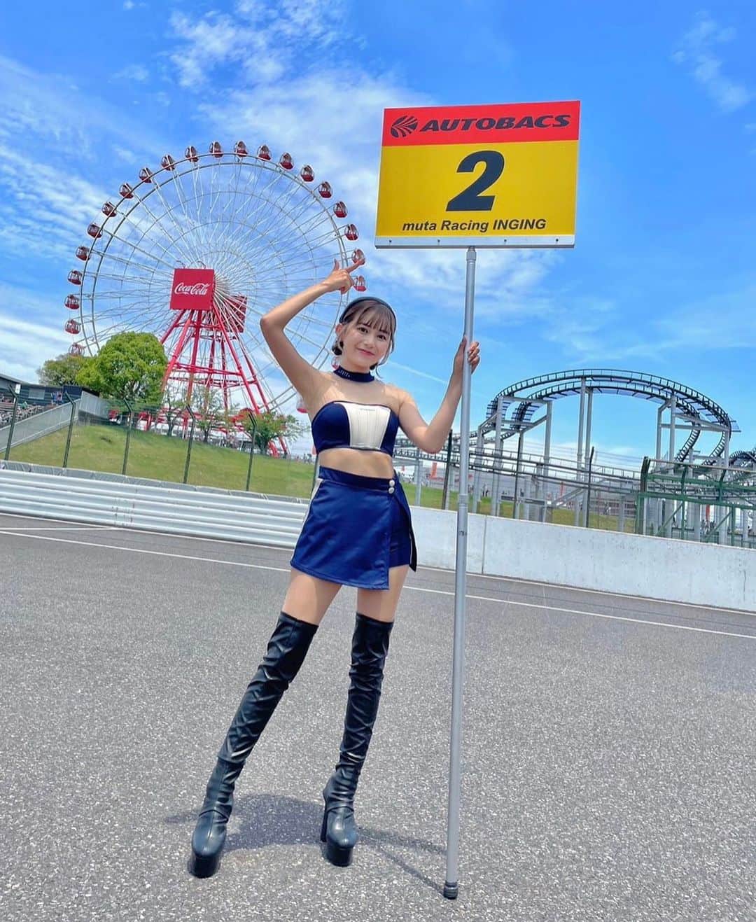 後藤佑紀のインスタグラム：「2号車の日✌️  今週は久しぶりのSUPERGT🤎 現在ポイントランキング2位の2号車はウエイトハンディが90kgと、ほぼフルウエイト😳  みなさん今戦も2号車muta Racing INGINGの応援をよろしくお願いします🔥  #muta #mutaracing  #mutaracingfairies #レースクイーン #SUPERGT #gt300 #GR86GT #ingingmotorsports #ブリヂストン #富士スピードウェイ」