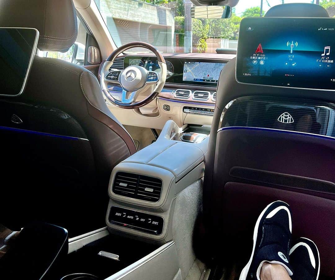 設楽洋さんのインスタグラム写真 - (設楽洋Instagram)「ついでにMYBACH GLS600 😊✨ 自分で運転しても後ろ座席でも快適❣️ でもデカいね〜😅 #mybachgls600」8月2日 18時54分 - taracyan3