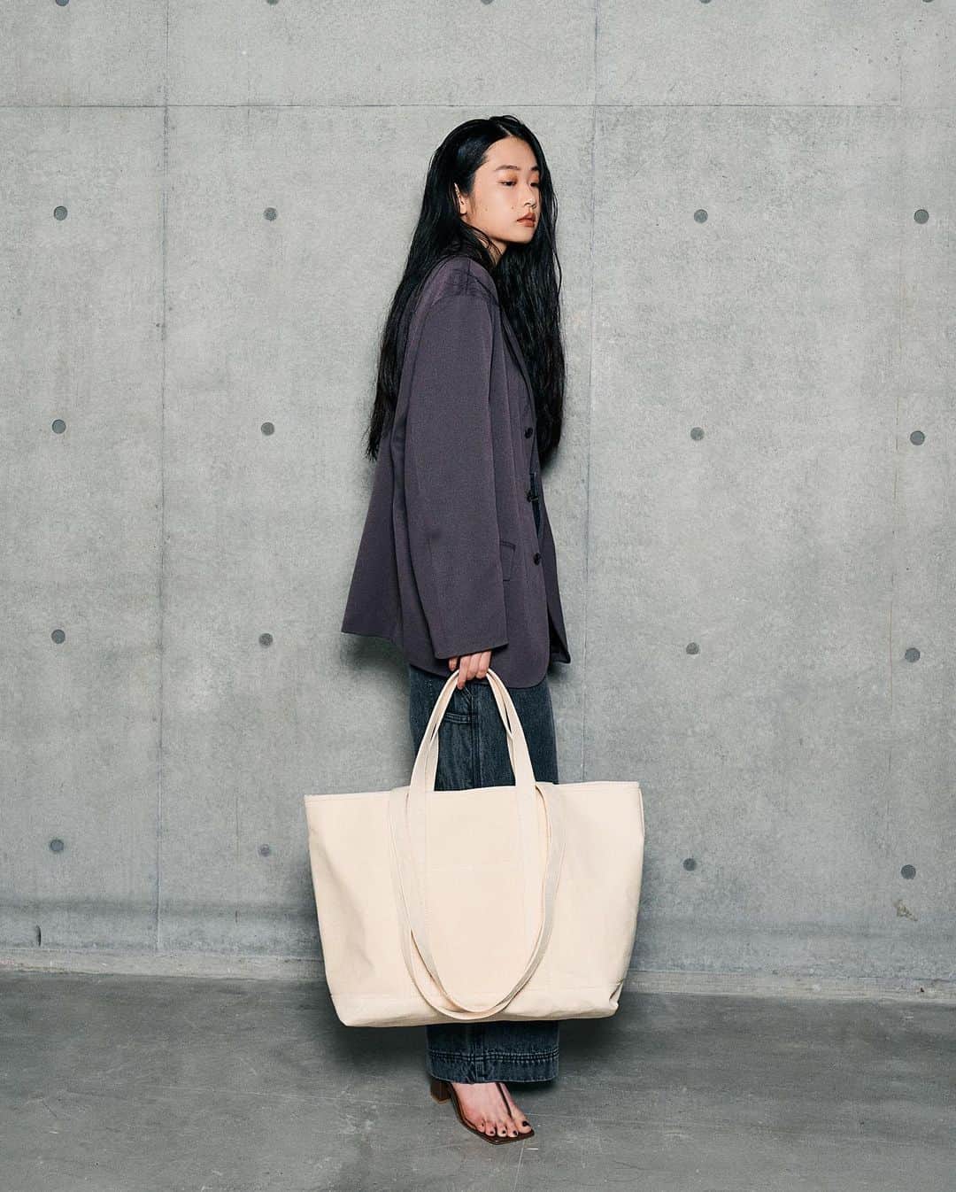 WEGOスタッフスナップさんのインスタグラム写真 - (WEGOスタッフスナップInstagram)「ㅤㅤㅤㅤㅤㅤㅤㅤㅤㅤㅤ ▪︎2way canvas tote bag ¥5,499(tax in) color:ivory/black  _ #THESTANDARD #ザスタンダード」8月2日 18時55分 - thestandard_official_