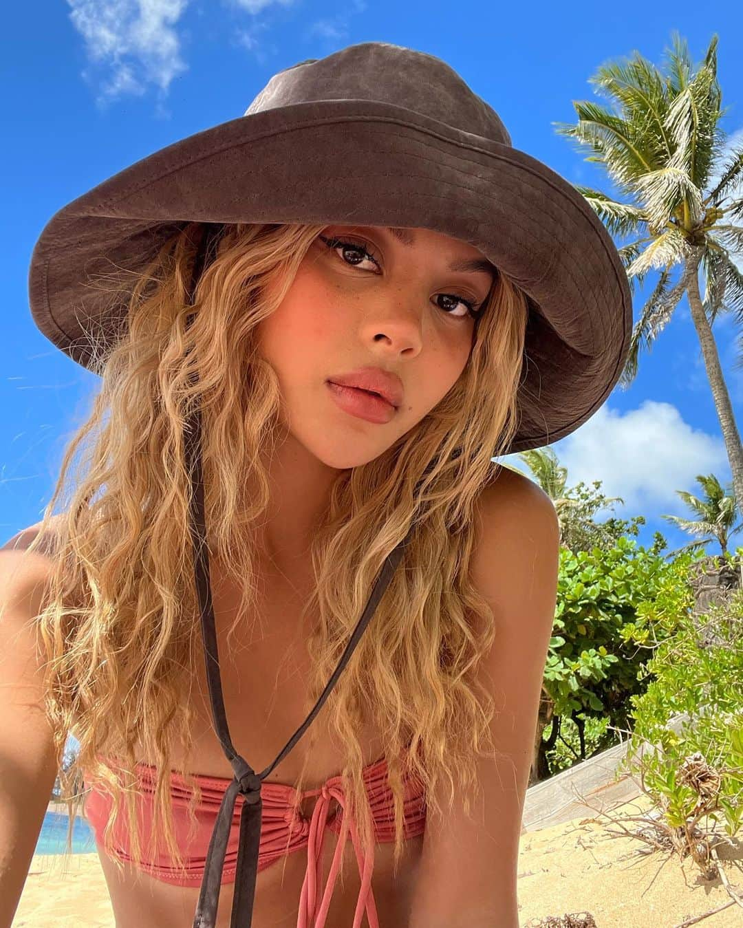 リリーマイマックさんのインスタグラム写真 - (リリーマイマックInstagram)「Somethin bout the Hawaiian sun 🌺」8月2日 19時04分 - lilymaymac