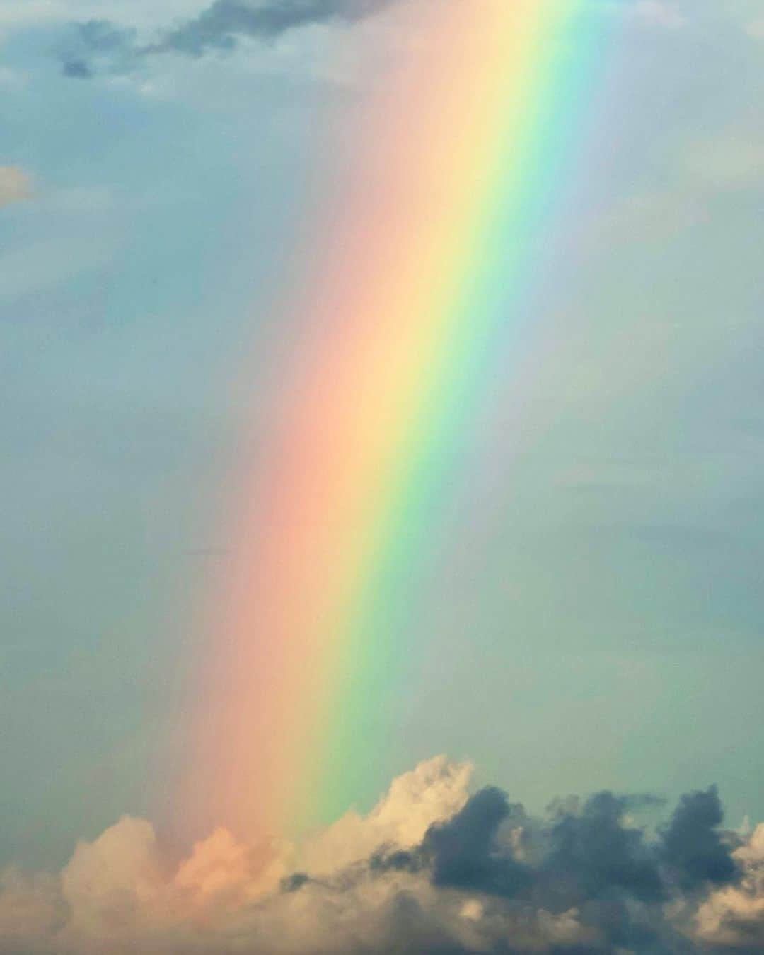 安田慎一さんのインスタグラム写真 - (安田慎一Instagram)「沖縄の虹🌈  夕陽待ちしてるときに虹🌈が出た‼️ 古宇利島でいつもお世話になってるオカンは安田さんの写真のほうがキレイだから写真見るって虹🌈見もしなかった！ 信頼されてるってうれしい☺️  PLフィルター使用 #canon #eos #1dxmarkiii  #studioshin」8月2日 18時57分 - shinichiyasuda