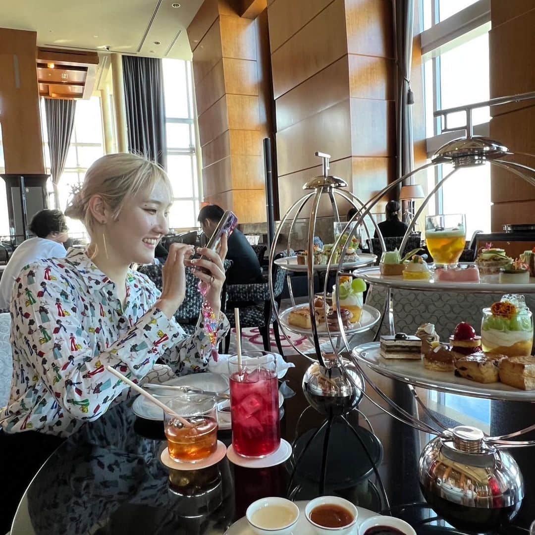 加藤美優のインスタグラム：「🍰🫖🍽☕️💚🍫  #アフタヌーンティー」
