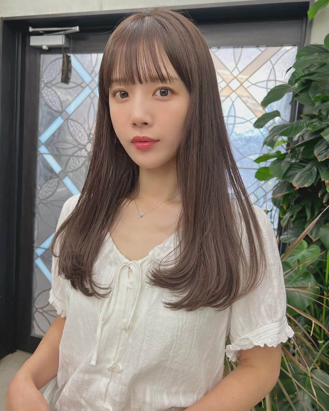 目見田早弥子のインスタグラム：「髪が綺麗に見える色にしてもらった🧸 少しだけレイヤー入れたよ🪽 @ryo_hair」