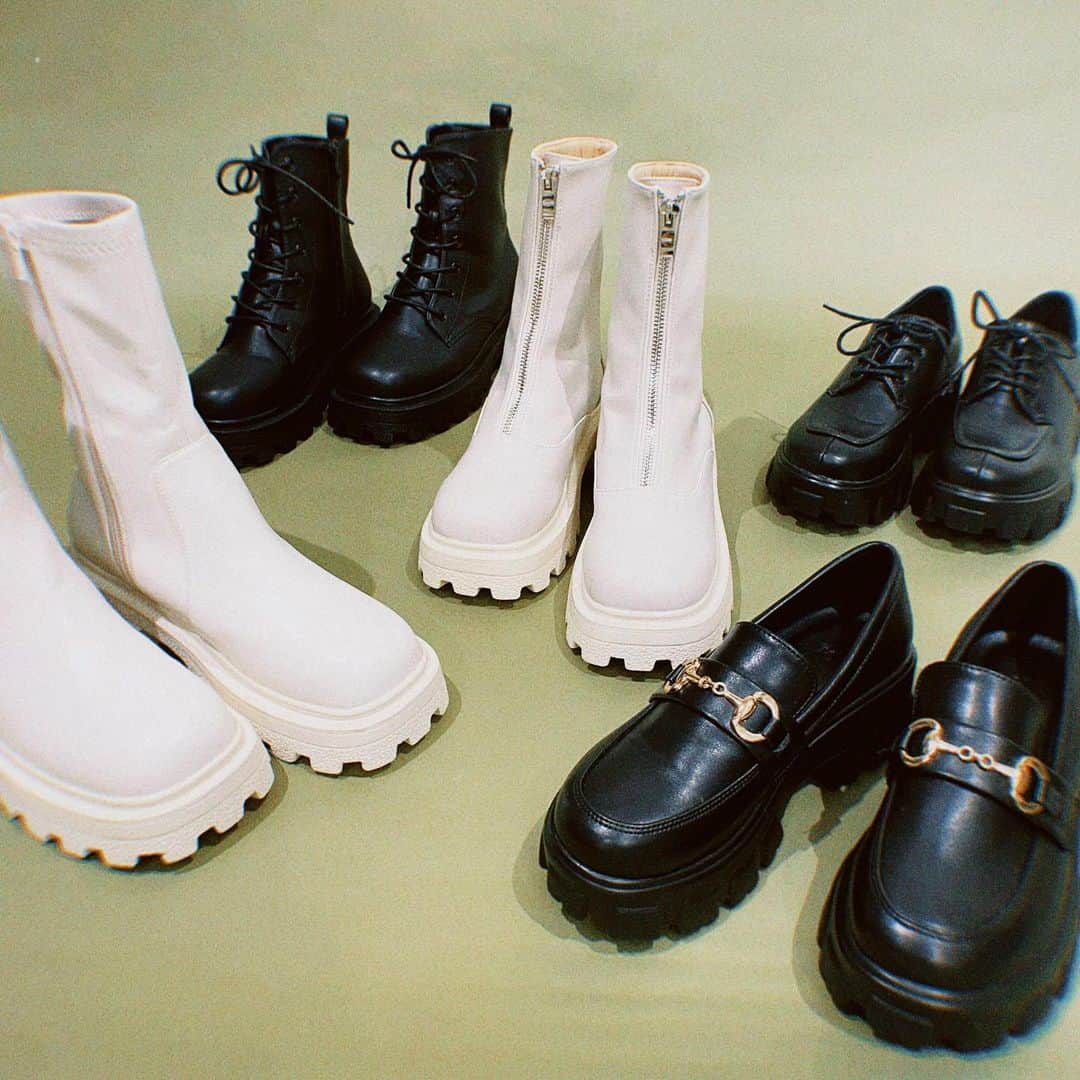 WEGOさんのインスタグラム写真 - (WEGOInstagram)「new boots 👢  新作のブーツが種類豊富に登場！  今の季節からもちろん秋冬までお使いいただけるアイテム達なので、ぜひご覧下さい🍁  #WEGO #ウィゴー #boots #ブーツ #秋ブーツ #ローファー #ブーツコーデ」8月2日 19時08分 - wego_official