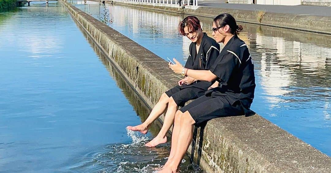 岩谷翔吾のインスタグラム：「『借りぐらしのアリエッティ』みたいな写真になっちゃいました^_^  夏の想い出です^ ^  #借りぐらしのアリエッティ」