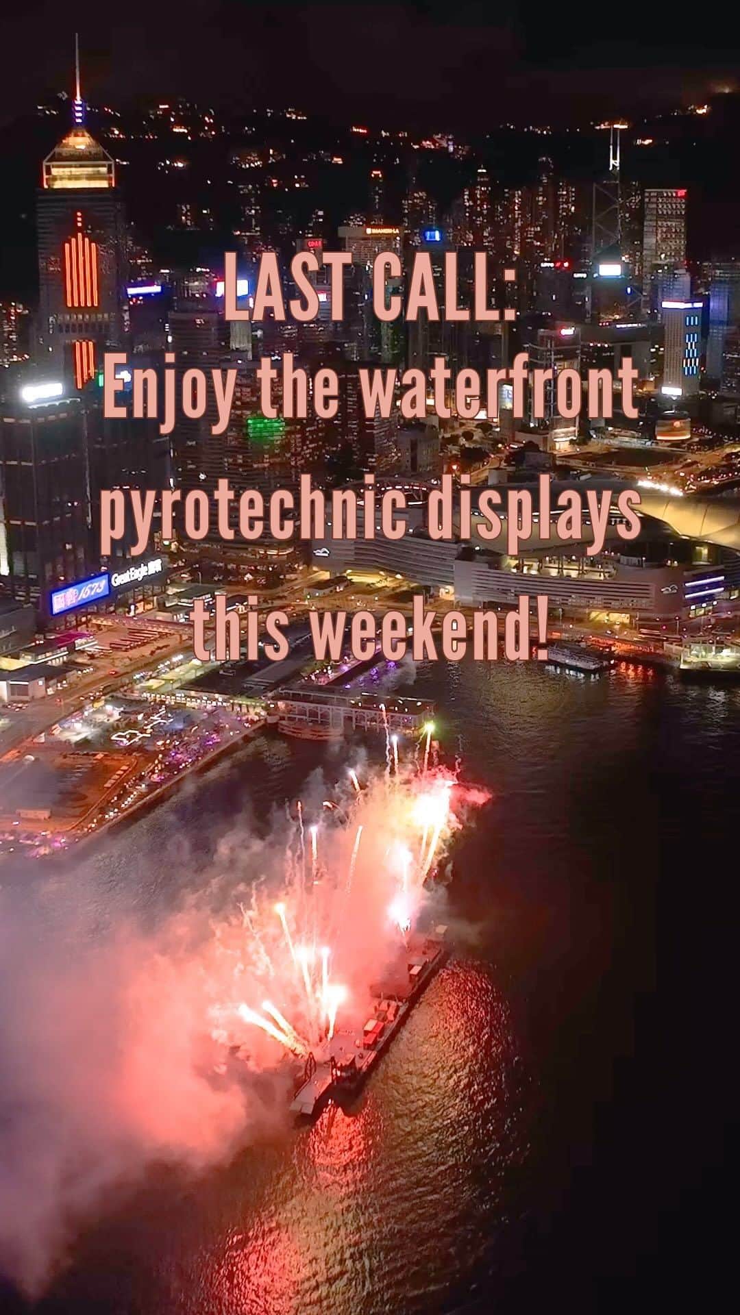 Discover Hong Kongのインスタグラム：「【Seize the last chance to enjoy a leisurely summer night under the spectacular Waterfront Pyrotechnic Edition of ‘A Symphony of Lights’🎇】  Experience the breathtaking “Symphony of Lights” fireworks show on the water - no matter how many times you see it, it never gets old! Don’t miss out on your last chance🥹 to enjoy the festivities at the Harbour Chill Carnival in Wan Chai this weekend. Arrive early to secure the best seats and witness the spectacular display of a giant “HK” lighting up the night sky🌃. In addition to the fireworks, there will be street performances and a waterfront music concert🎤. This weekend, DJs will be spinning tunes to get the party started and light up the stage with their unique styles. Come to Wan Chai and chill out while enjoying the show!🤩  Harbour Chill Carnival 📅: 5–6 August ⏰: 6–11pm 📍: The Water Sports and Recreation Precinct, Wan Chai; HarbourChill, Wan Chai; and Wan Chai Temporary Promenade 🔗: https://bit.ly/3Om1kvw  Programmes include: 🎶Music shows on a water stage🎙️ 🛹X-Games performances, e.g. skateboarding, BMX and breakdancing 🎭Street performances 🎇Pyrotechnic edition of ‘A Symphony of Lights’ 🥤Summer sips and bites  【把握機會享受悠閒盛夏夜！睇「Chill靚」水上煙花🎇 】  超震撼嘅「幻彩詠香江」水上煙火版無論睇幾多次都唔會厭，大家好好把握最後機會🥹，今個周末嚟灣仔Harbour Chill Carnival盡情玩。早啲嚟到現場霸靚位，就可以睇到一開場巨型「HK」喺夜空中綻放🌃。除咗煙火，仲有街頭表演同維港水上音樂會，嚟緊呢個週末會有DJ同大家狂歡🎤，以不同風格點亮舞台，今個周末嚟灣仔Chill 住睇show。 🤩  「Harbour Chill Carnival 樂聚維港嘉年華」  📅：8月5至6日 ⏰：下午6:00至晚上11:00  📍：灣仔「水上運動及康樂主題區」、灣仔 「HarbourChill 海濱休閒站」及灣仔臨時海濱花園  🔗：https://bit.ly/3YbiZug  活動內容：  🎶維港水上音樂會🎙️ 🛹極限運動表演，如花式滑板、BMX單車、break dance 🎭街頭藝術表演 🎇加強版「幻彩詠香江」 🥤盛夏飲品小食  #HarbourChill #HelloHongKong #DiscoverHongKong」