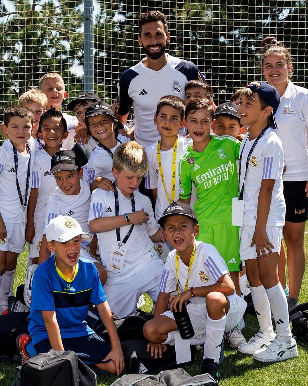 アルバロ・アルベロアさんのインスタグラム写真 - (アルバロ・アルベロアInstagram)「🤍😄  #FundaciónRM | @realmadridacademy」8月2日 19時21分 - arbeloa