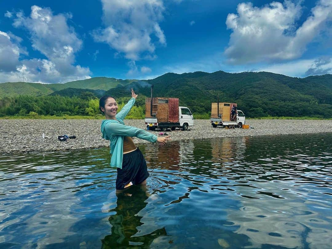 山下耀子のインスタグラム：「じゃじゃーん！  軽トラサウナ体験させてもらいました☺️  夏！山！四万十川！軽トラサウナ！ 最高すぎる…💗😫  #四国 #四国カフェ #四国観光 #四国旅行 #shikokucameraclub #高知旅行 #高知県 #高知観光 #高知県観光 #高知旅 #高知県観光特使 #高知家  #高知カフェ巡り #高知スイーツ #高知市 #kochiselect #kochi #国内旅行 #旅行  #四万十川 #四万十 #軽トラサウナ #川 #山」