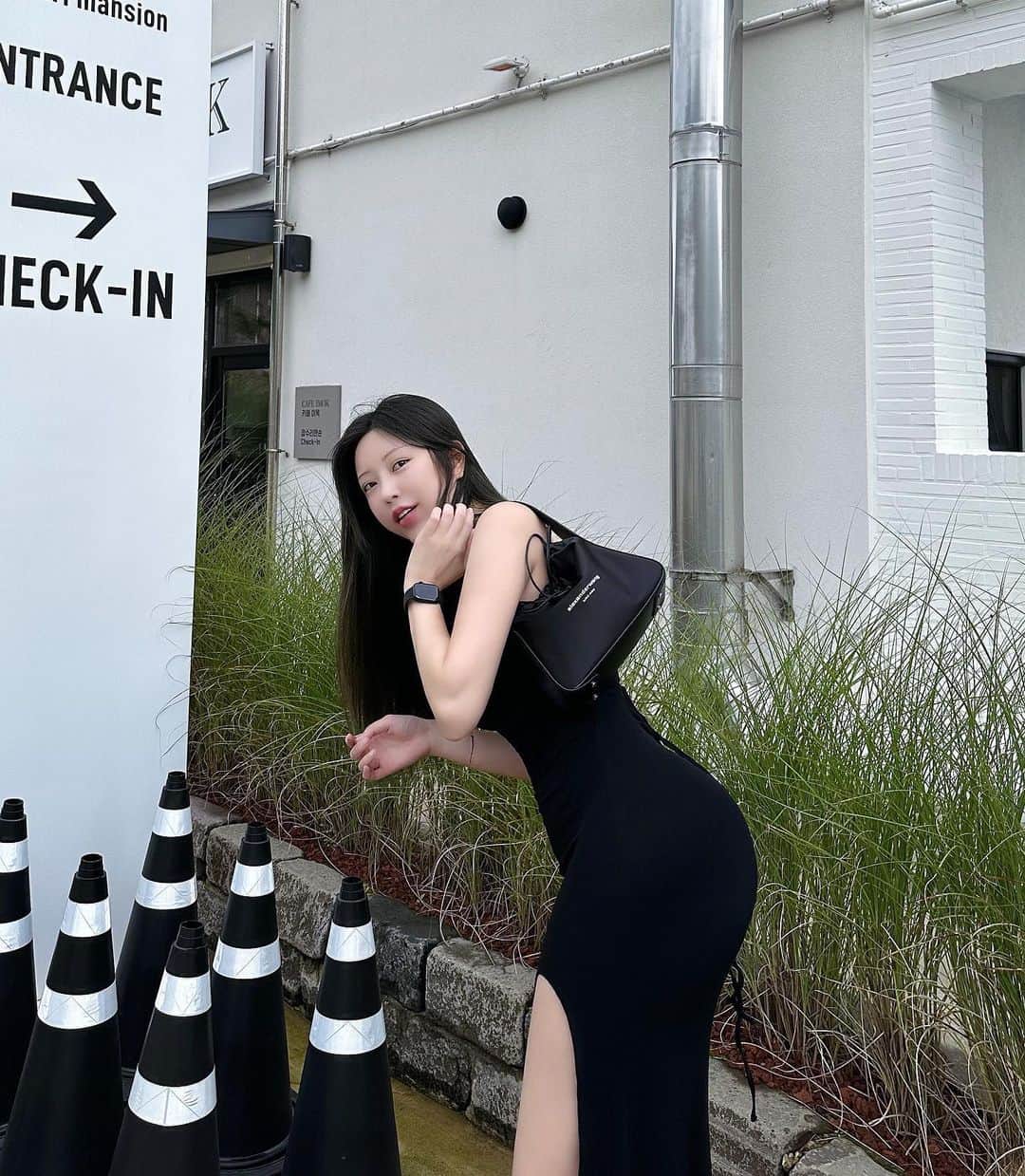 Choi Somiのインスタグラム：「⠀⠀⠀⠀ #글랜더 #glander  김치만두 두 접시째 먹고 있는데 사장님이 아이고 배 안 부르냐며..   맛있는 걸 어떡행 🥟」