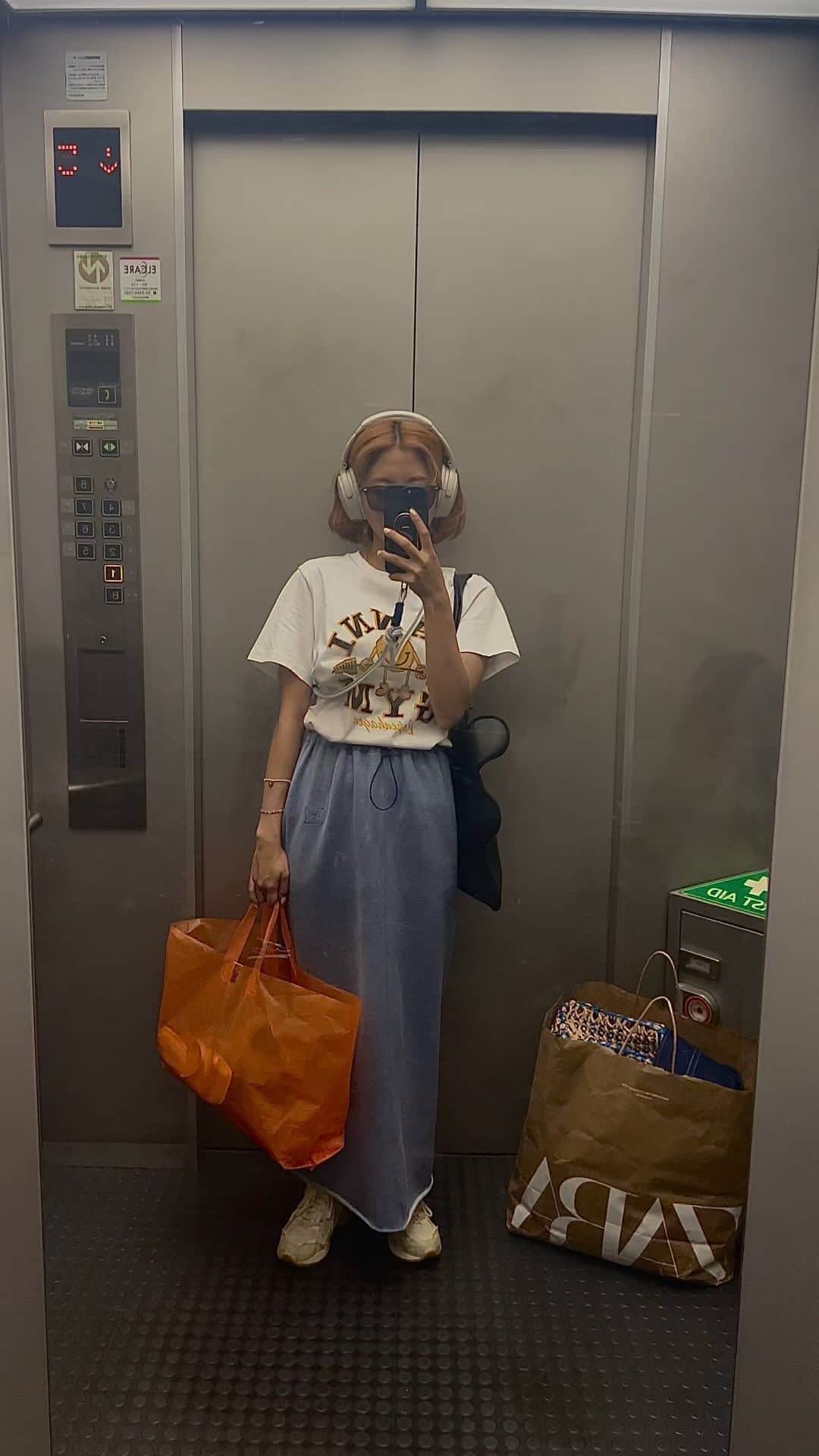 鈴本美愉のインスタグラム：「スナップの日は大荷物🛍️🛍️ このあとZARAの紙袋が破れました」