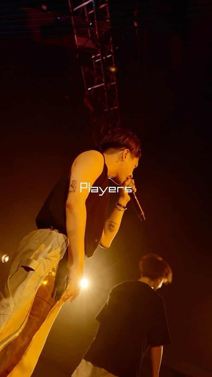 SHUNのインスタグラム：「. CONDENSE LIVE in OSAKA WHAT'S YOUR ZONE? -Prologue of Immersive Live-  「PLAYERS」 ____________________  大阪にて行われた #CONDENSEワンマン より、 急遽リリースされた新曲「PLAYERS」を公開。  #hiphop #dance #rap #breakdance #freestylebasketball #guiter #beatbox #talkbox #mpc #tap  #music #technology」