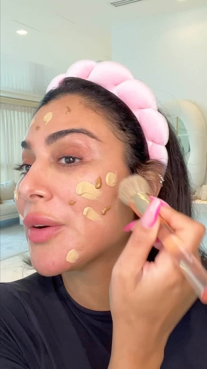 Huda Kattanのインスタグラム：「Hey, my loves! So many of you have been asking for my morning skincare routine & I'm so excited to share it with you! Taking care of our skin is super important & starting the day off right can make all the difference. So, let's get that radiant glow & slay the day together!   Here's everything I used:  ✨ @wishful Yo Glow Enzyme Scrub ✨ @wishful Get Clean Gentle Foaming Cleanser ✨ Pixi Glow Tonic  ✨ BIOEFFECT EGF Essence ✨ @wishful Thirst Trap Juice Serum ✨ @wishful Honey Whip Peptide Moisturizer ✨ Dr.Jart+ Ceramidin  ✨ @wishful Get Even Rose Oil ✨ Clarins Double Serum ✨ EltaMD Broad-Spectrum SPF 44 ✨ Summer Fridays Lip Butter Balm」