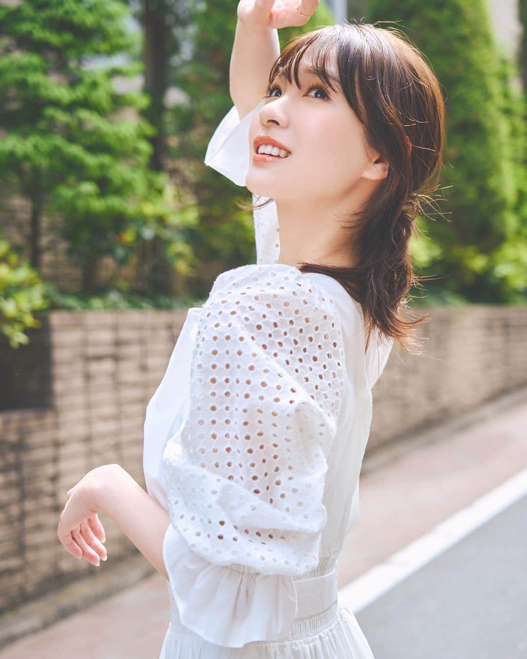 のインスタグラム：「エッセイ連載 Vol.18 「想像してた23歳になれそうにない」 シビアなタイトル〜内容は軽いです🐶笑  #ココロすっぴん」