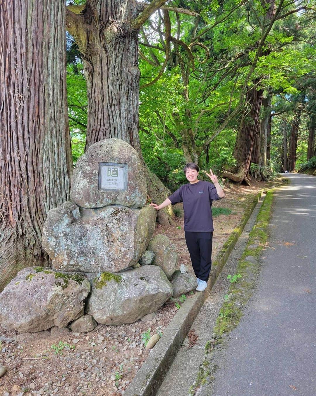 山口茜さんのインスタグラム写真 - (山口茜Instagram)「..  summer vacation 🌻🌲☀️  自然と戯れ、 小学生と戯れた。  BBQは日常すぎて写真なし。  #杉 #日本の道100選 #白山神社 #畑 #とうもろこし #スイカは獣にやられた #児童館 #バドミントン #芸術 #夏休み」8月2日 19時38分 - akane.yamaguchi66