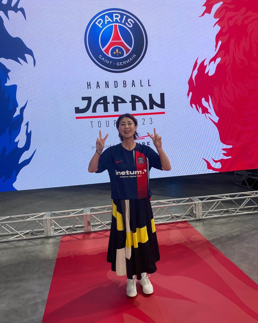 古閑美保のインスタグラム：「始球式  #psg #日本代表 #パリサンジェルマン #ハンドボール」