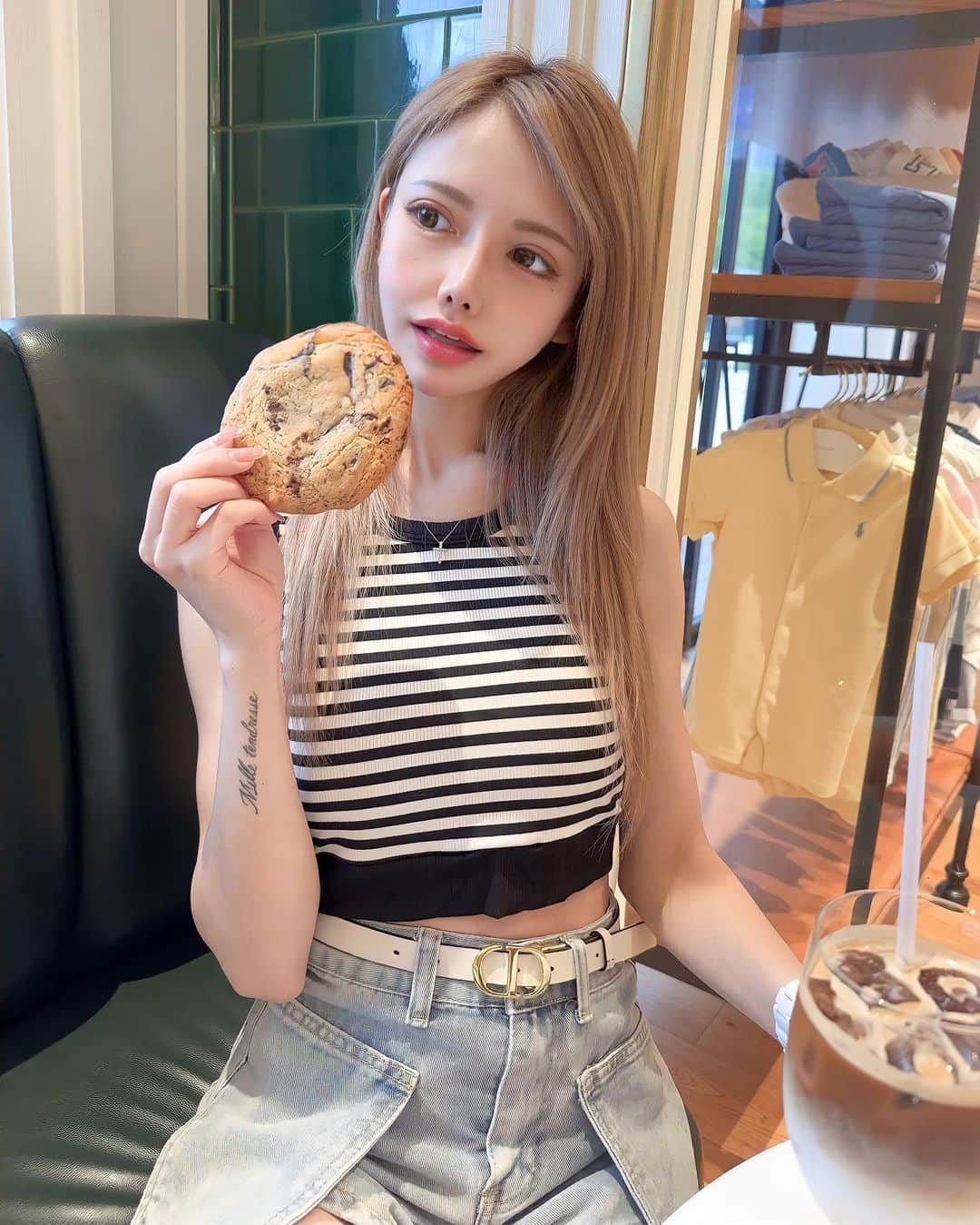 のインスタグラム：「‪‪❤︎‬ クッキーだいすき🍪  このトップスはパットが入ってるから 1枚で着れちゃうの😌 動画も見てね▸▸▸  夏は1枚で着れるのが 楽ちんで助かる💕︎︎  @sheinofficial ‪‪  ⋆☽商品検索 トップス▸▸▸13765409  ⋆☽クーポンコード B2SJP012  お買い上げ1〜5,999円までは15%OFF、 6,000円以上は20%OFFで適用☝️  #SHEIN  #SHEIN購入品  #SHEINコーデ  #153cmコーデ  #低身長コーデ  #FirstDayVibes  #backtoshool  #SHEINforAll  #ad or #SHEINpartner」