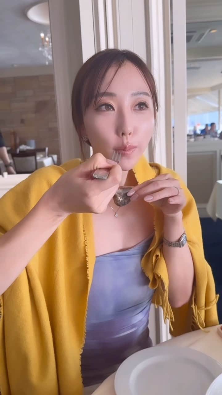 秋倉諒子のインスタグラム：「美味しい物食べるのって幸せ🫶 お腹空いた🐷🩷 #hawaii#honolulu#ハワイ#ホノルル」