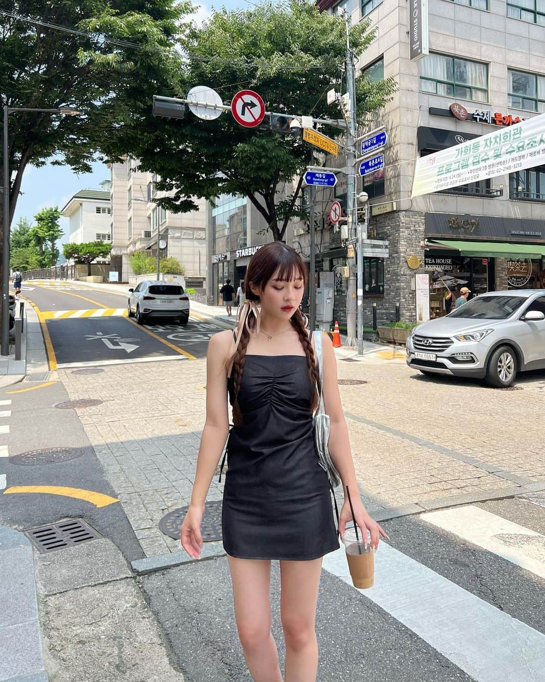 すずのインスタグラム：「🇰🇷✨️  今年は沢山渡韓する予感…!!  珍しいコーデをしてみた日🎀 韓国で買ったよッ沢山動画もとったから編集が楽しみ💻 今日はゆっくり休みﾏｽ🌙」