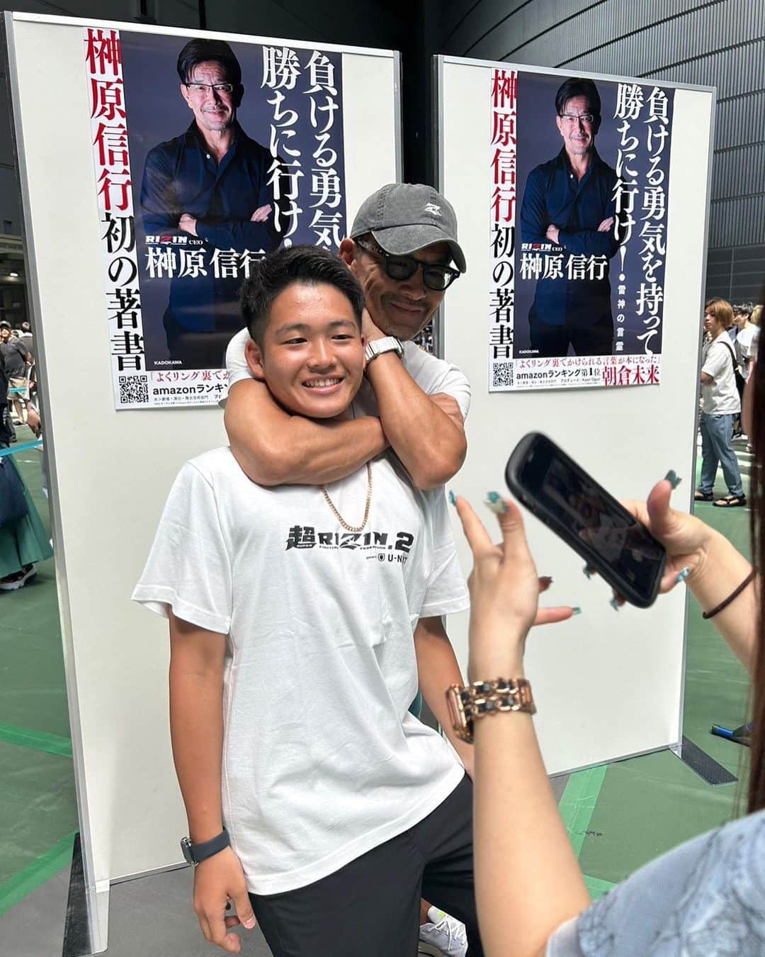 榊原信行さんのインスタグラム写真 - (榊原信行Instagram)「超RIZIN.2の会場で行った「#負ける勇気を持って勝ちに行け！雷神の言霊」撮影会では、本当にたくさんのファンの方々にお集まりいただきました！ありがとうございました！  私は格闘家ではないのに、なぜ皆さんバックチョークをさせようとするのでしょうか…。  A lot of fans gathered at the photo session of "Go to win with the courage to lose! RIZIN no Kotodama". held at the venue of SUPER RIZIN.2! thank you very much!  I'm not a martial artist, so why are you trying to make me do a back choke...?  #雷神の言霊 #RIZIN #KADOKAWA #榊原信行 #超RIZIN2 #SUPERRIZIN2」8月2日 19時47分 - nobu_sakakibara