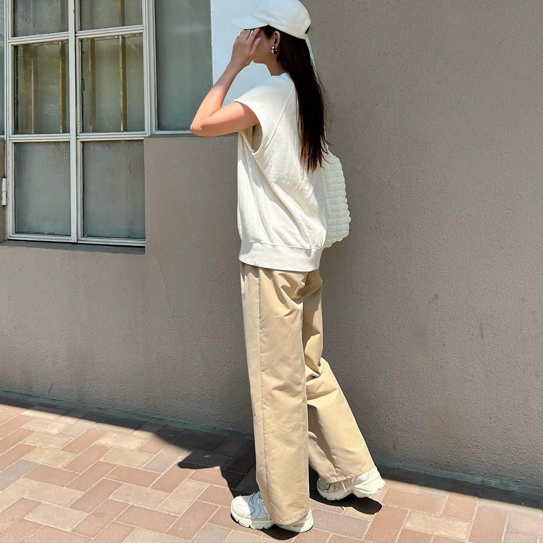 Nagiさんのインスタグラム写真 - (NagiInstagram)「この色のパンツ久々に履いた🤭  #code#fashion#コーデ#ファッション#カジュアル#カジュアルコーデ」8月2日 19時50分 - nagina001