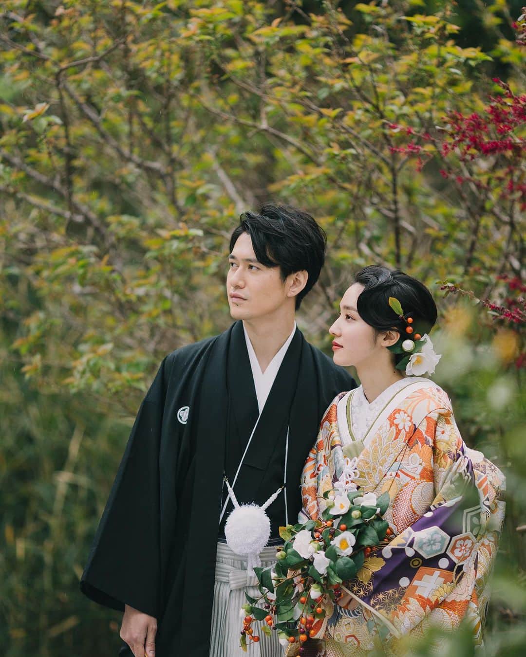 和婚スタイルのインスタグラム：「Simply Eloped  Japanese style wedding @Kyoto  Here to help you from start to finish when planning your elopement or small ceremony in Japan.  Now on available  Kyoto October 12, Weekday of November   Please contact us @wakonstyle   #神社挙式  #白無垢 #Shintowedding #japanesetraditionalwedding #shiromuku #shrine #elopement  #weddingceremonyatJapan #kyotowedding #lgbtq #wakonstyle #buddhistwedding #destinationwedding #weddingphotography #happiestmoment #redtriigate #京都  #fukuoka #kyoto #kimono #bride #weddingreception #shinto #japantrip #mtfuji #bride’shairstyle #thailand #colouredkimono #色打掛」