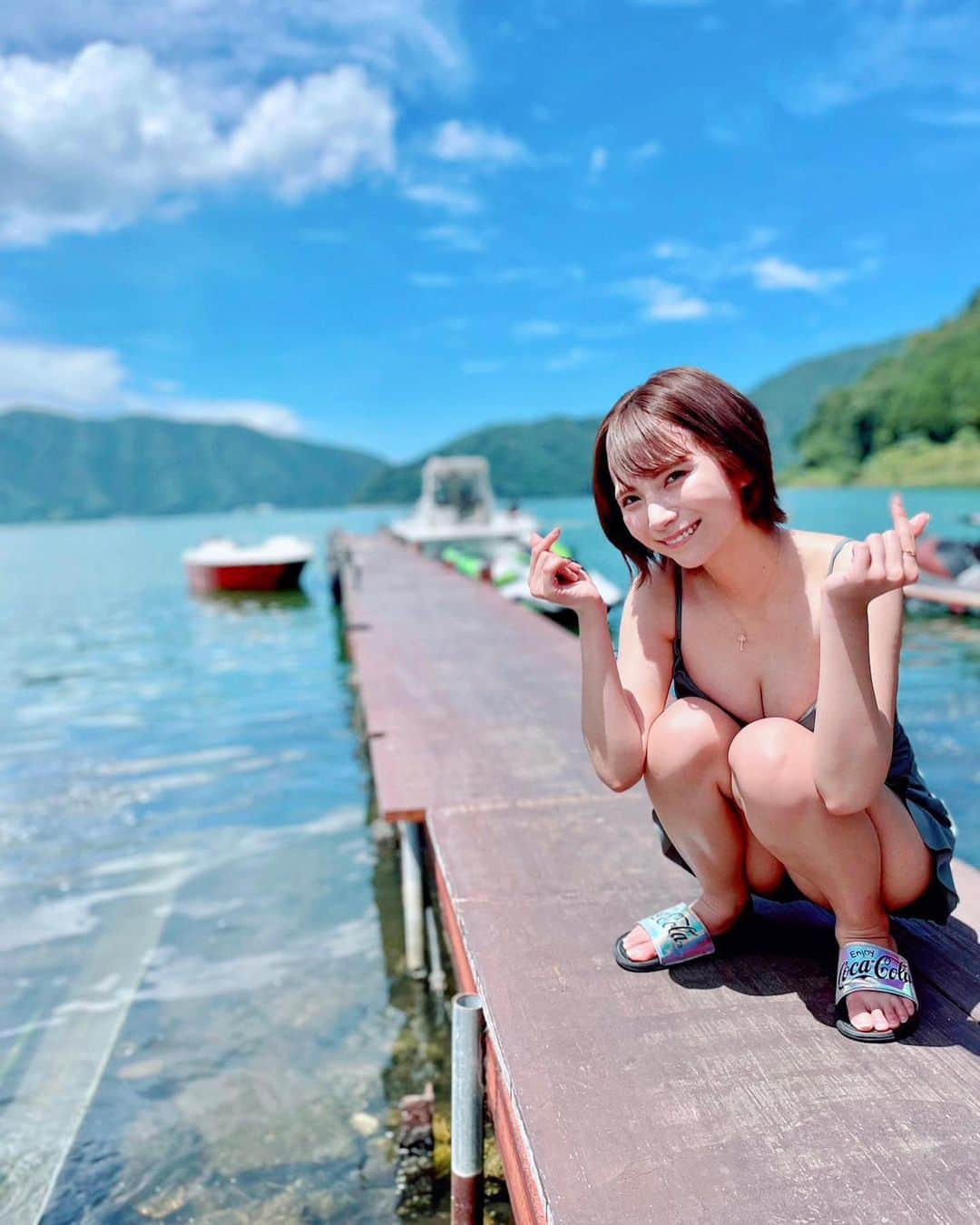 街山みほさんのインスタグラム写真 - (街山みほInstagram)「@machiyamamiho   青空と湖と街山。  #夏の思い出   #まちみー #街山みほ #水着 #かわいい #グラビア #モデル #japan #girl #cute #beautiful #可愛」8月2日 19時54分 - machiyamamiho